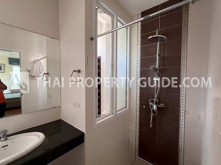 House with Shared Pool in Bangnatrad 
